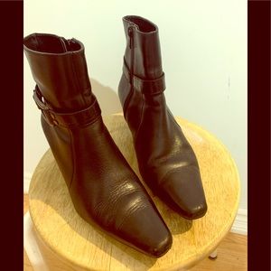 Anne Klein black leather boots in GUC